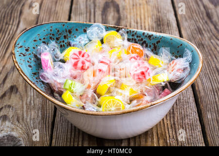 Bunten Süßigkeiten in Cellophan-Wrapper Stockfoto