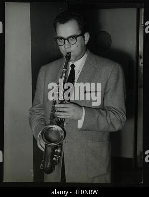 Porträt des amerikanischen Saxophonisten Lennie Niehaus, 1950er Jahre. Künstler: Denis Williams Stockfoto