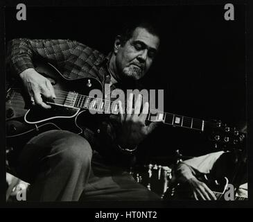 Gitarrist Ike Isaacs spielen in The Stables, Wavendon, Buckinghamshire. Künstler: Denis Williams Stockfoto