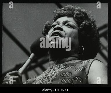 US-amerikanische Sängerin Sarah Vaughan in der Hauptstadt Radio Jazz Festival, Knebworth, Hertfordshire, 1981. Künstler: Denis Williams Stockfoto