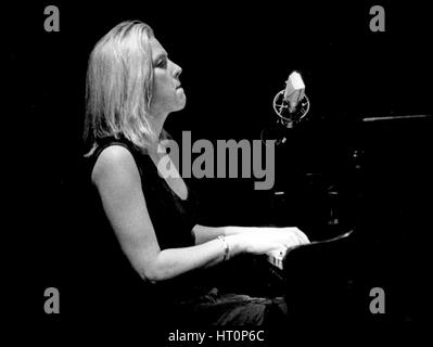 Diana Krall, Ronnie Scott, London, 1998.  Künstler: Brian O'Connor. Stockfoto