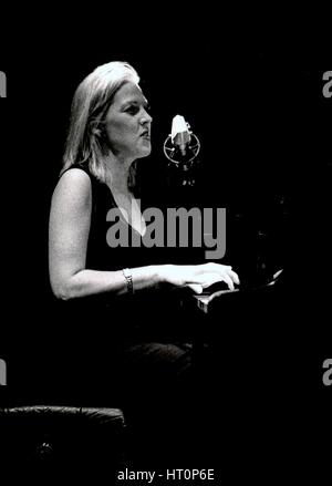 Diana Krall, Ronnie Scott, London, 1998.  Künstler: Brian O'Connor. Stockfoto