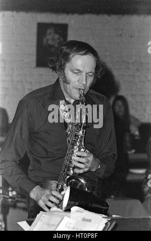 Johnny Dankworth, Ronnie Scott, Soho, London, 1973. Künstler: Brian O'Connor. Stockfoto