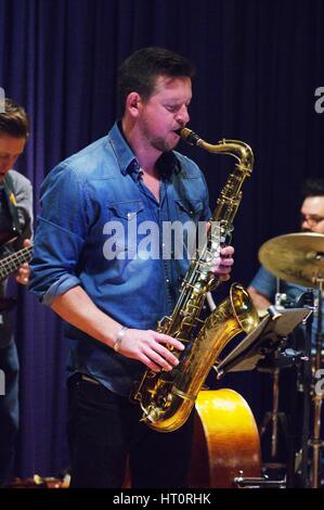 Paul Booth, Wassermühle Jazzclub, Dorking, Surrey, September 2015. Künstler: Brian O'Connor. Stockfoto