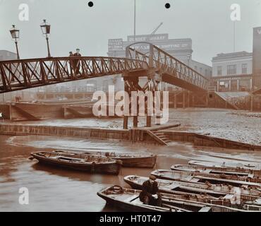 Limehouse Pier, Poplar, London, 1908. Künstler: unbekannt. Stockfoto