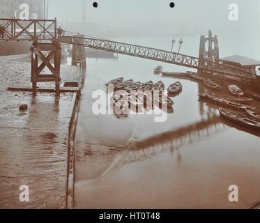 Boote am Limehouse Pier, Poplar, London, 1908. Künstler: unbekannt. Stockfoto