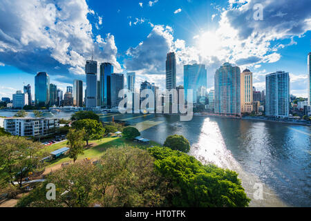 Brisbane, Australien - 25. September 2016: Ansicht von Brisbane Skyline und Brisbane River am späten Nachmittag Stockfoto