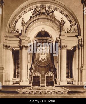 Throne im Festsaal am Buckingham Palace, 1935. Künstler: unbekannt. Stockfoto