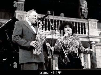 John Dankworth und Cleo Laine, den Globus London., 2000. Künstler: Brian O'Connor Stockfoto