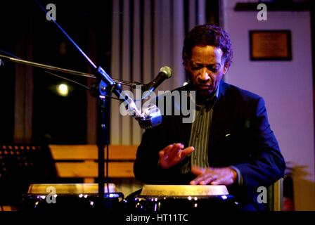 Frank Halter, Guyana jazz-Sänger und Perkussionist, Jazz Hastings, Hastings, East Sussex.  Künstler: Brian O'Connor Stockfoto