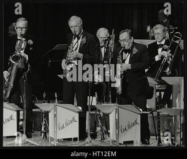 Das Ted Heath Orchester im Konzert in der Barbican Hall, London, 5. Dezember 1985. Ronnie Chamberlain Künstler: Denis Williams Stockfoto