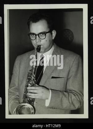 Porträt des amerikanischen Saxophonisten Lennie Niehaus, 1950er Jahre. Künstler: Denis Williams Stockfoto