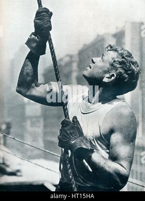 "Das Empire State Building: Wolkenkratzer Workers', c1931. Künstler: Lewis Wickes Hine. Stockfoto