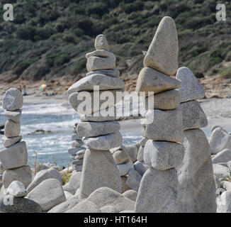 Blick auf Steinen Kunstwerke in prekäre balance Stockfoto