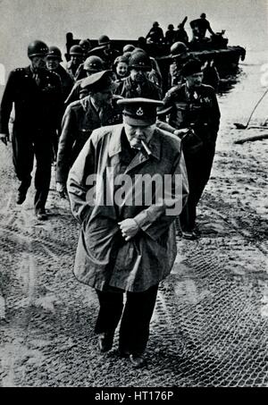 Churchill, Brooke und Montgomery auf Deutsch gehaltenen Ostufer des Rheins, 25. März 1945. Stockfoto