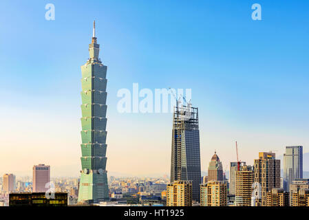 Taipeh, TAIWAN - NOVEMBER 11: Ansicht des Taipei 101 Welthandel center Gebäude und moderner Architektur in der Innenstadt von Taipei am 11. November, 20 Stockfoto