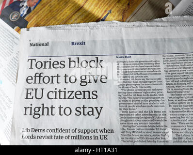 "Tories blockieren Anstrengung, um EU-Bürger bleiben zu Recht" Artikel im Guardian Zeitung 2017 London UK Stockfoto