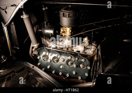 Ford Woodie deluxe Kombi 1935. Künstler: Simon Clay. Stockfoto