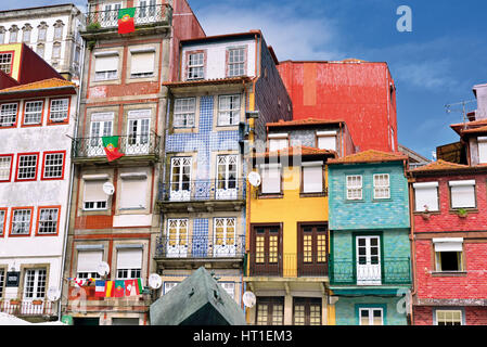 Portugal: Traditionelle Häuser im riverside Township Ribeira in Porto Stockfoto