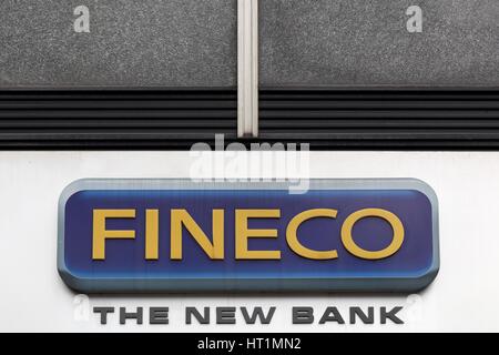 Mailand, Italien - 15. April 2016: Fineco Bank Logo auf der Wand. Fineco Bank ist eine italienische finanzielle Service-Unternehmen, das spezialisiert im Online-brokerage Stockfoto