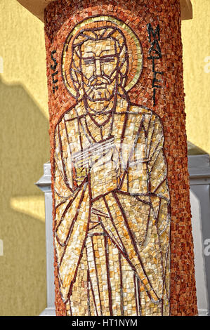 CLUJ - SEPTEMBER 14: San Marco Apostel, hergestellt aus Mosaik an der Säule der neu erbaute griechisch-katholische Kirche. Am 14. September 2011 in Cluj-Napoca Stockfoto