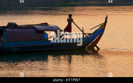 Sonnenuntergang Ovrer des Mekong in Kambodscha Stockfoto