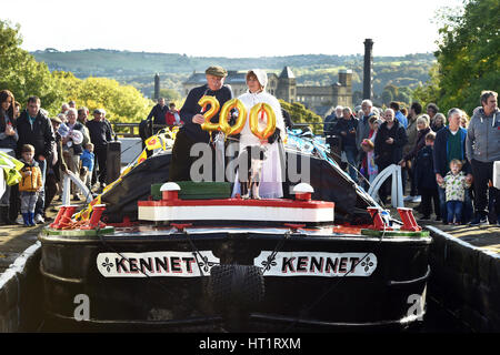 Bingley Kanal Festival, das den berühmten Bingley fünf steigen Schleusen auf der 200 Jahr Jubiläum feiert. Stockfoto