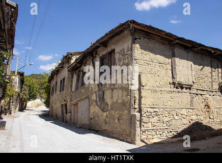 Traditionelle, alte und historische anatolischen Haus in Tarakli. Es ist ein historischer Stadtteil im Nordwesten der Türkei. Es ist von Wald umgeben und befindet sich eine Stockfoto