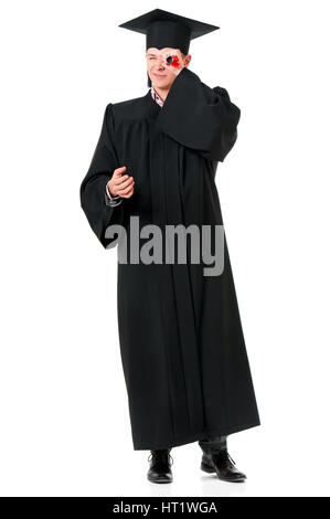 Porträt des Mannes in einem akademischen Kleid hält ein Diplom - Absolvent Kerl Student, isoliert auf weißem Hintergrund Stockfoto