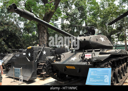 HO CHI MINH - 7. März: US-Panzer in der vietnamesischen Krieges ausgesetzt in das War Remnants Museum in Saigon verwendet. Am 7. März 2013 in Saigon, Vietnam Stockfoto