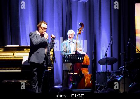 Gareth Williams und Dave Green, Ropetackle Arts Centre, Shoreham, West Sussex, Jan 2016. Künstler: Brian O'Connor. Stockfoto