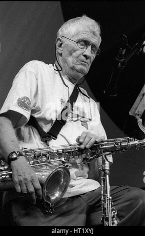 Bill Perkins, Brecon Jazz Festival, Brecon, Powys, Wales, August 2000.  Künstler: Brian O'Connor. Stockfoto