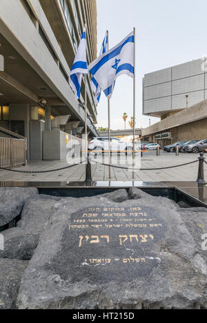 Das Denkmal genau an der Stelle wo der israelischen Ministerpräsidenten Yitzhak Rabin am 4. November 1995 erschossen wurde Stockfoto