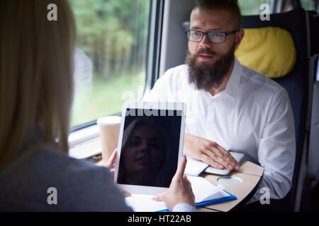 Leere Anzeige von digital-Tablette während der Business-meeting Stockfoto