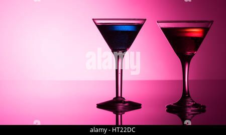 Bunte Cocktails reflektierende obenauf Stockfoto