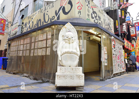 OSAKA, JAPAN - 6. November 2014: Ein Bild des Billiken. Billiken war ursprünglich ein Charme Puppe gemacht von einem Amerikaner in der ersten Hälfte des zwanzigsten ce Stockfoto