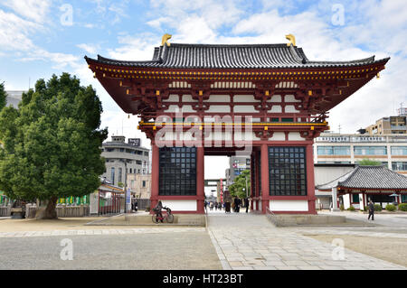 OSAKA, JAPAN - 6. November 2014: Shitennoji-Tempel. Shitennoji-Tempel ist ein buddhistischer Tempel in 593 zuerst gebaut. Stockfoto