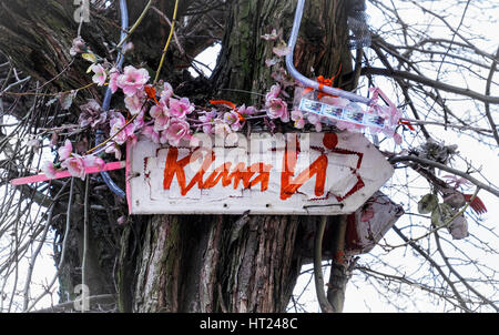 Berlin, Prenzlauer Berg. Klara Li Studio mit Multi-talentierter Künstler Eigentümer. Bürgersteig anzeigen außerhalb Veranstaltungsort für Musik, Gesang, zeitgenössische Kunst Stockfoto