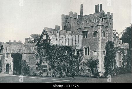 "Compton Wynyates, Warwick", c1915. Künstler: unbekannt. Stockfoto