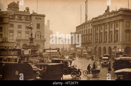 "Regent Street, London, England, angesehen vom Piccadilly Circus", 1923, (1938). Künstler: unbekannt. Stockfoto