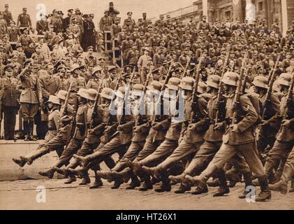 "Erste Truppen Wien erreichen waren die 1. Division des 8. deutschen Armee-Korps, 1938 (1938). Künstler: unbekannt. Stockfoto