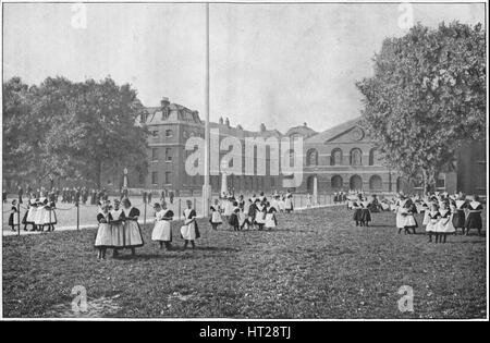 In dem Findelhaus Gelände, London, c1901 (1901). Künstler: unbekannt. Stockfoto