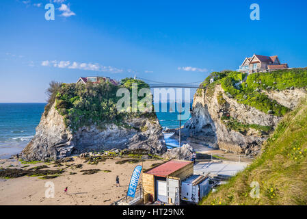Vereinigtes Königreich, Süd-West-England, Cornwall, Newquay, "Haus im Meer" auf Towan Island am Towan Beach ist mit dem Festland verbunden durch eine private sus Stockfoto