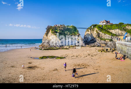 Vereinigtes Königreich, Süd-West-England, Cornwall, Newquay, "Haus im Meer" auf Towan Island am Towan Beach ist mit dem Festland verbunden durch eine private sus Stockfoto