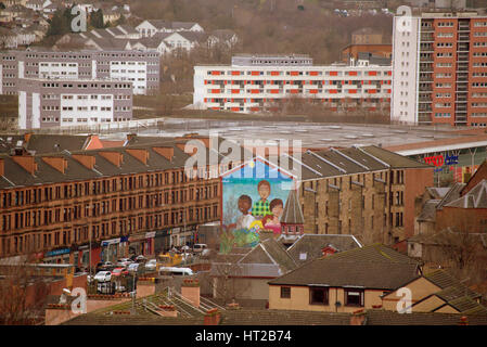 Maryhill Glasgow Antenne mit Wandbild Förderung Multikultur erschossen Stockfoto