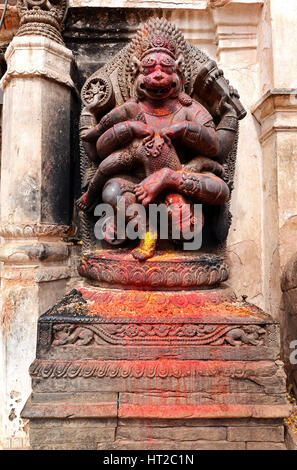 KATHMANDU - Oktober 10: Hindu-Gottheit von Narasimha in Bhaktapur. Es wurde zerstört, nachdem das Erdbeben in Nepal am 25. April 2015. Am 10. Oktober 2013 Stockfoto