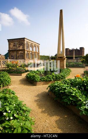 Elisabethanischen Garten, Kenilworth Castle, Warwickshire, 2008. Künstler: Historisches England Angestellter Fotograf. Stockfoto