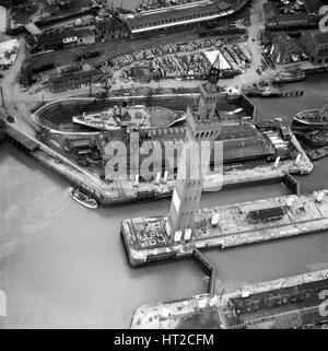 Grimsby Dock Tower, Lincolnshire, April 1950. Künstler: Aerofilms. Stockfoto