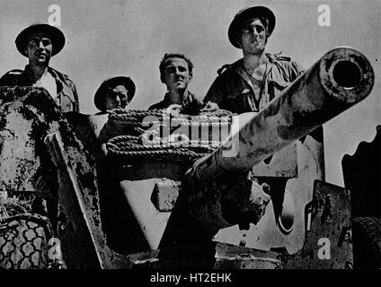 "... und die" Gunners "warten", 1942 (1944). Künstler: unbekannt. Stockfoto