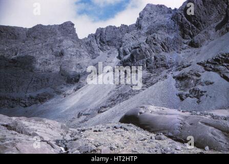 Geröllhalden in Coire Lagan, Cuillin Hills, Isle Of Skye, Schottland, 20. Jahrhundert. Künstler: CM Dixon. Stockfoto